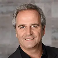 Peter Stiefenhöfer, PS Marcom Services, in black shirt